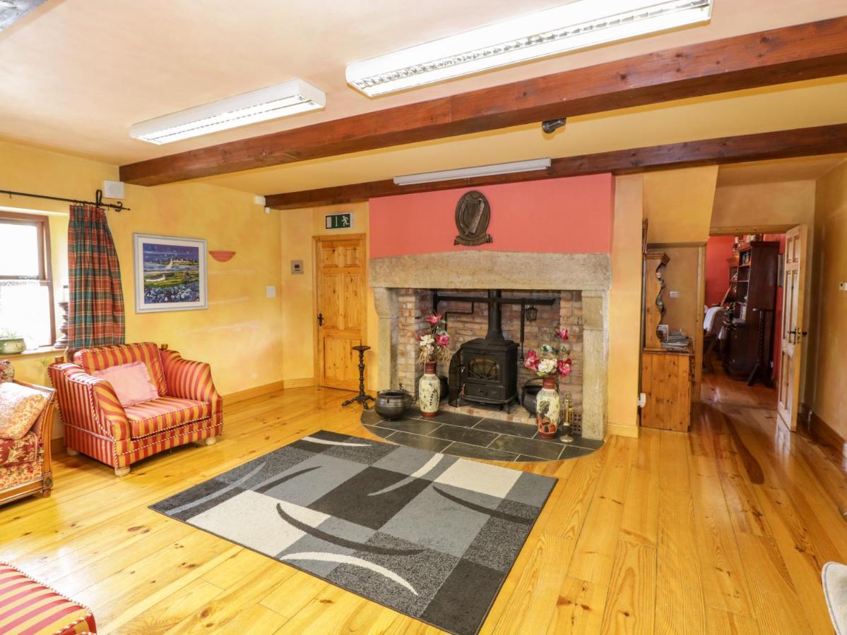 An Maide Ban Villa Cootehill Exterior photo